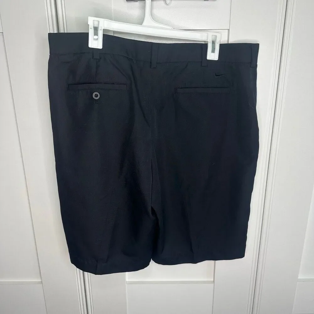 Nike black golf shorts Size 38 (w1)